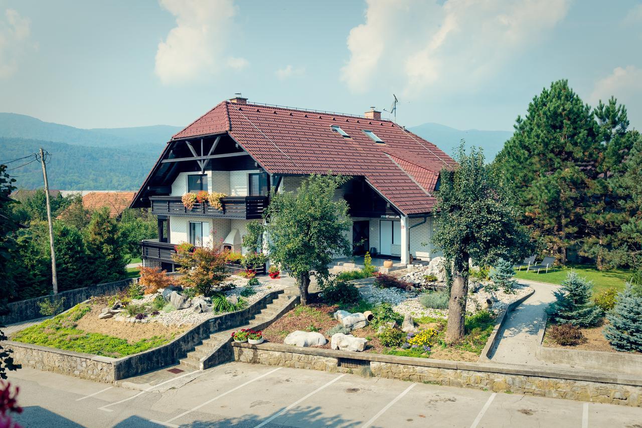 Hotel Zupancicev Hram à Dragatuš Extérieur photo