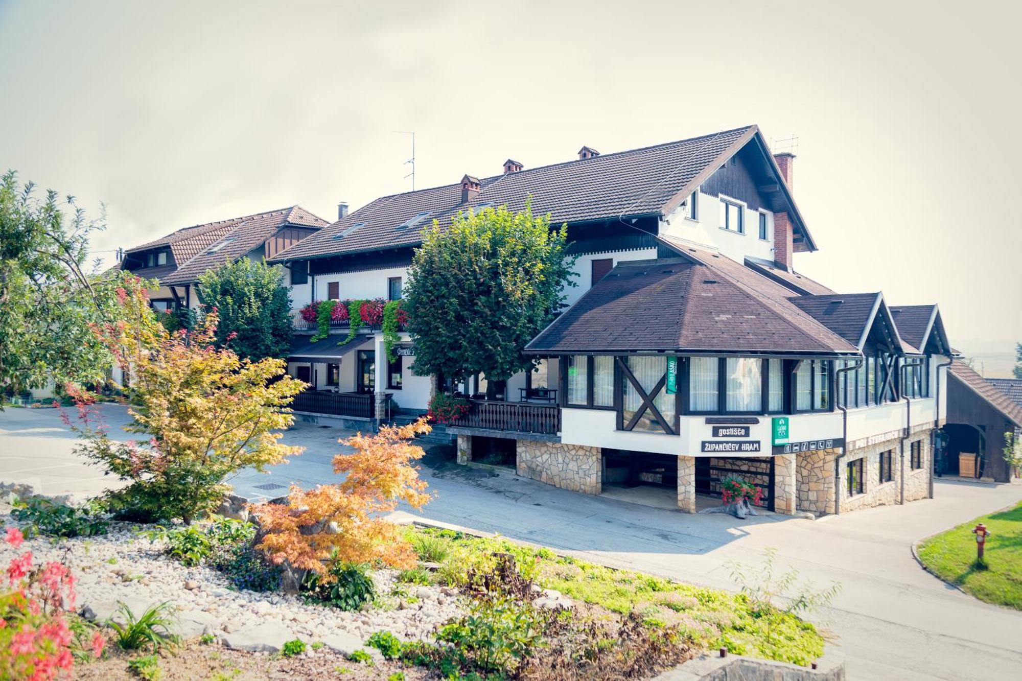 Hotel Zupancicev Hram à Dragatuš Extérieur photo