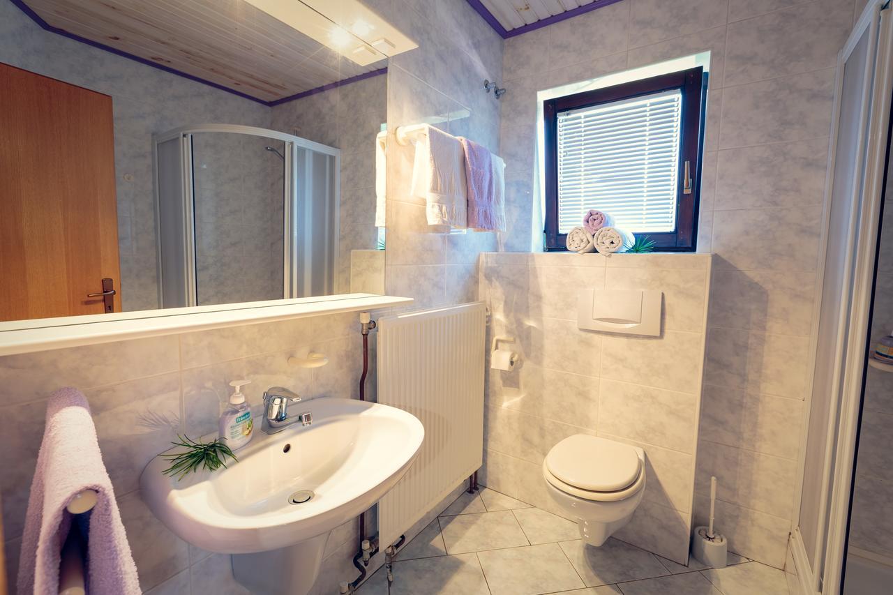 Hotel Zupancicev Hram à Dragatuš Extérieur photo