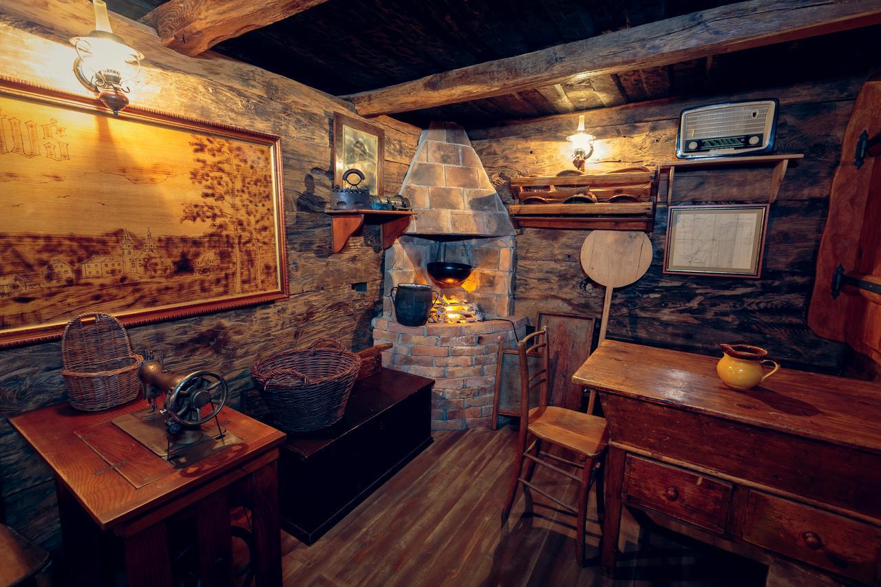 Hotel Zupancicev Hram à Dragatuš Extérieur photo