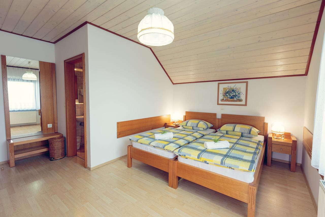 Hotel Zupancicev Hram à Dragatuš Extérieur photo