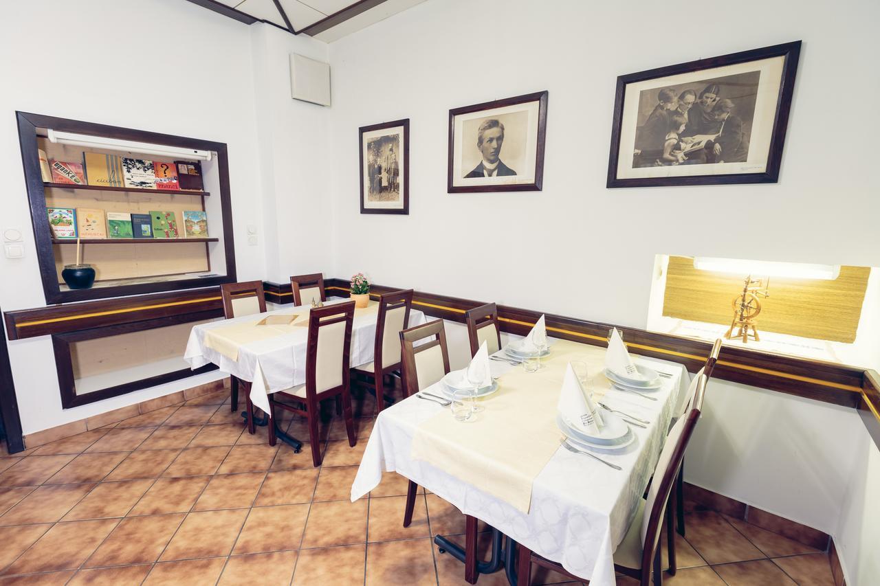 Hotel Zupancicev Hram à Dragatuš Extérieur photo